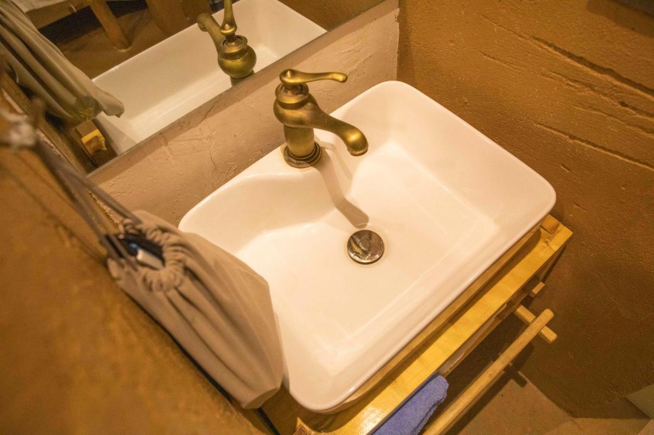 Right Here Hotel دونهوانغ المظهر الخارجي الصورة