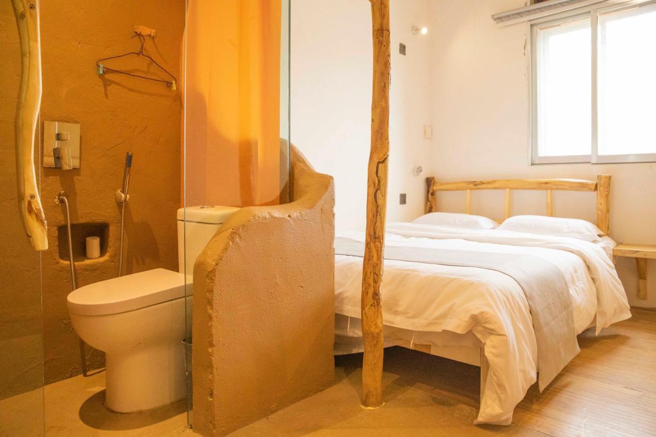Right Here Hotel دونهوانغ المظهر الخارجي الصورة