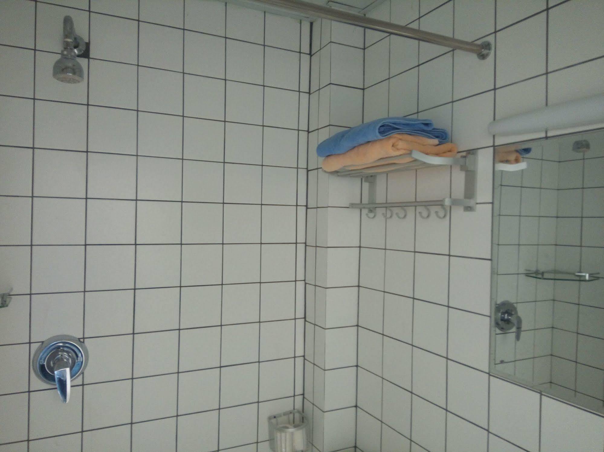 Right Here Hotel دونهوانغ المظهر الخارجي الصورة