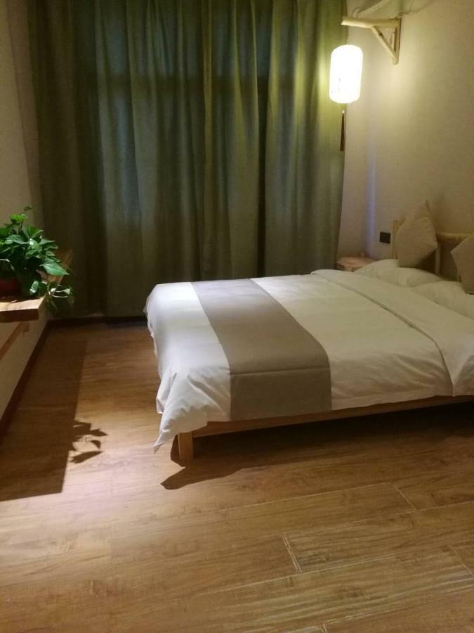 Right Here Hotel دونهوانغ المظهر الخارجي الصورة