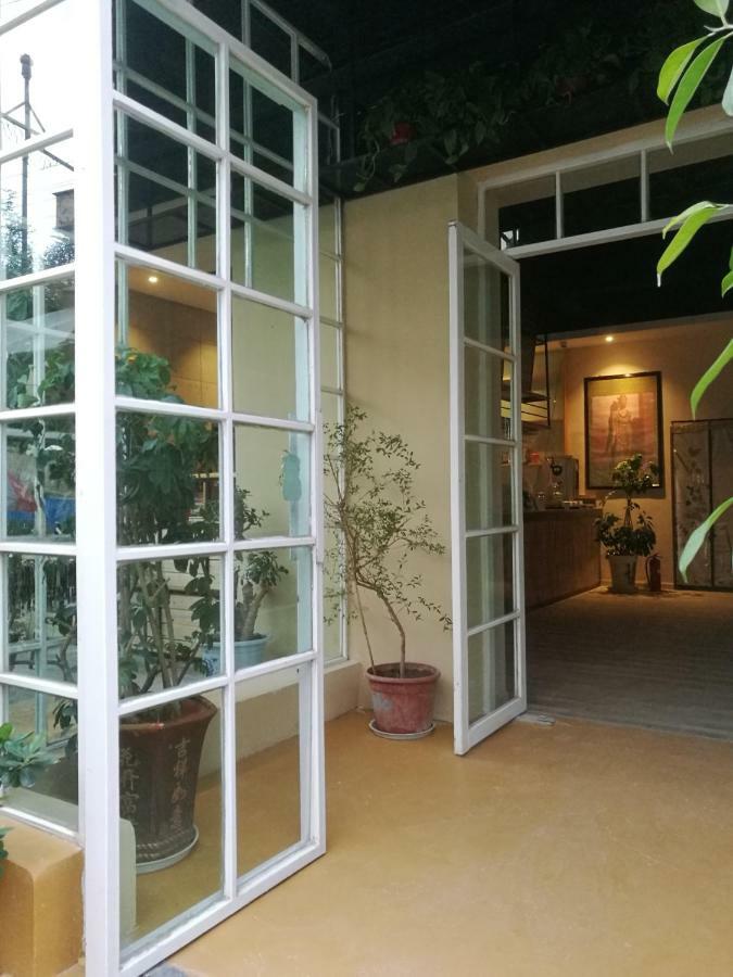 Right Here Hotel دونهوانغ المظهر الخارجي الصورة