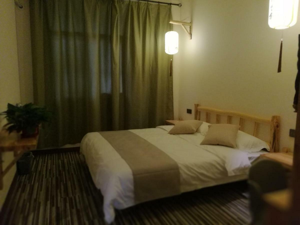 Right Here Hotel دونهوانغ المظهر الخارجي الصورة