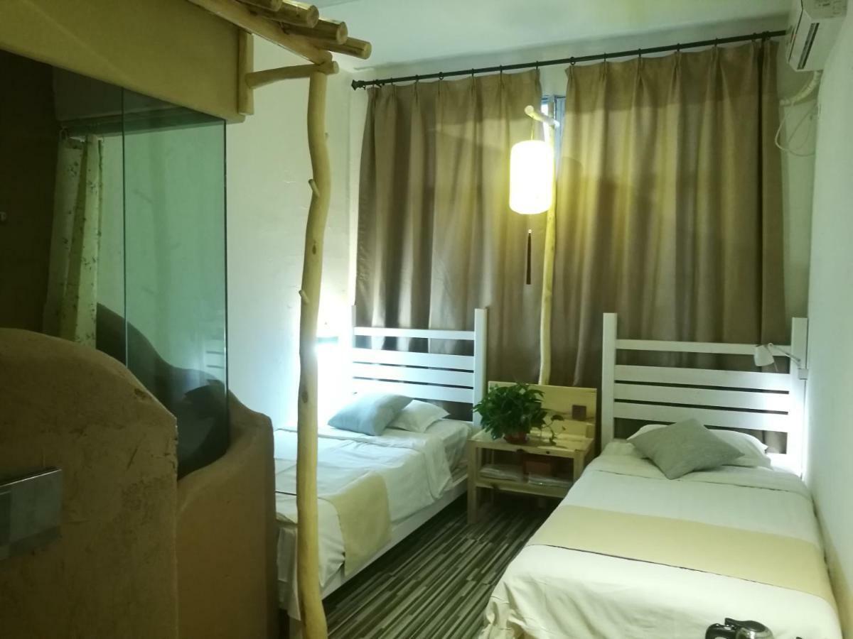 Right Here Hotel دونهوانغ المظهر الخارجي الصورة