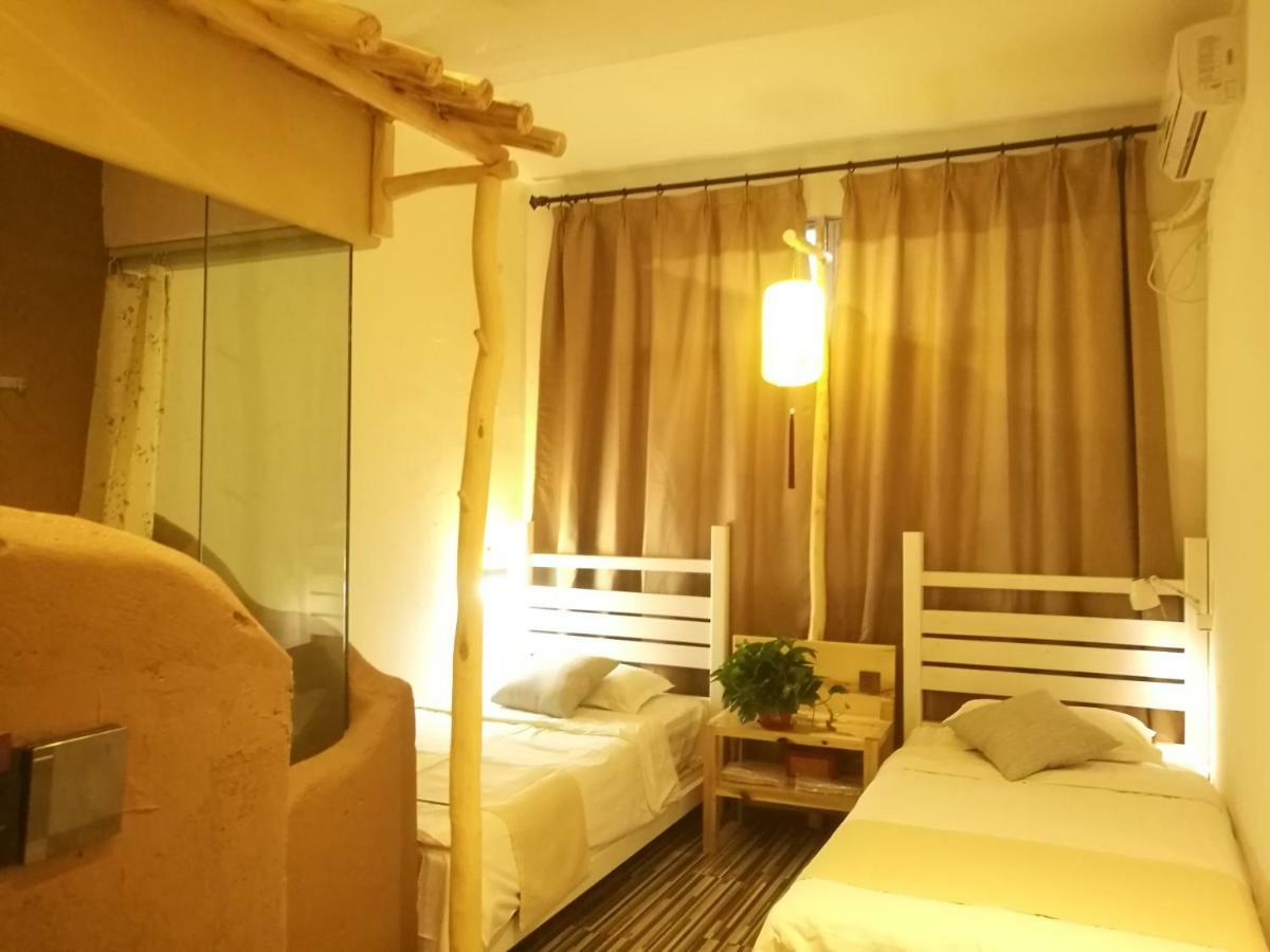 Right Here Hotel دونهوانغ المظهر الخارجي الصورة