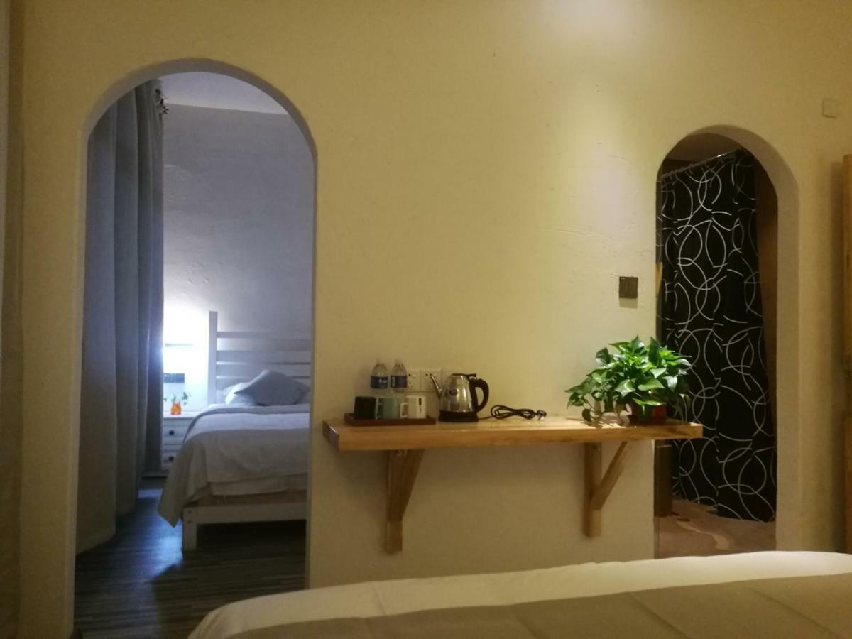 Right Here Hotel دونهوانغ المظهر الخارجي الصورة