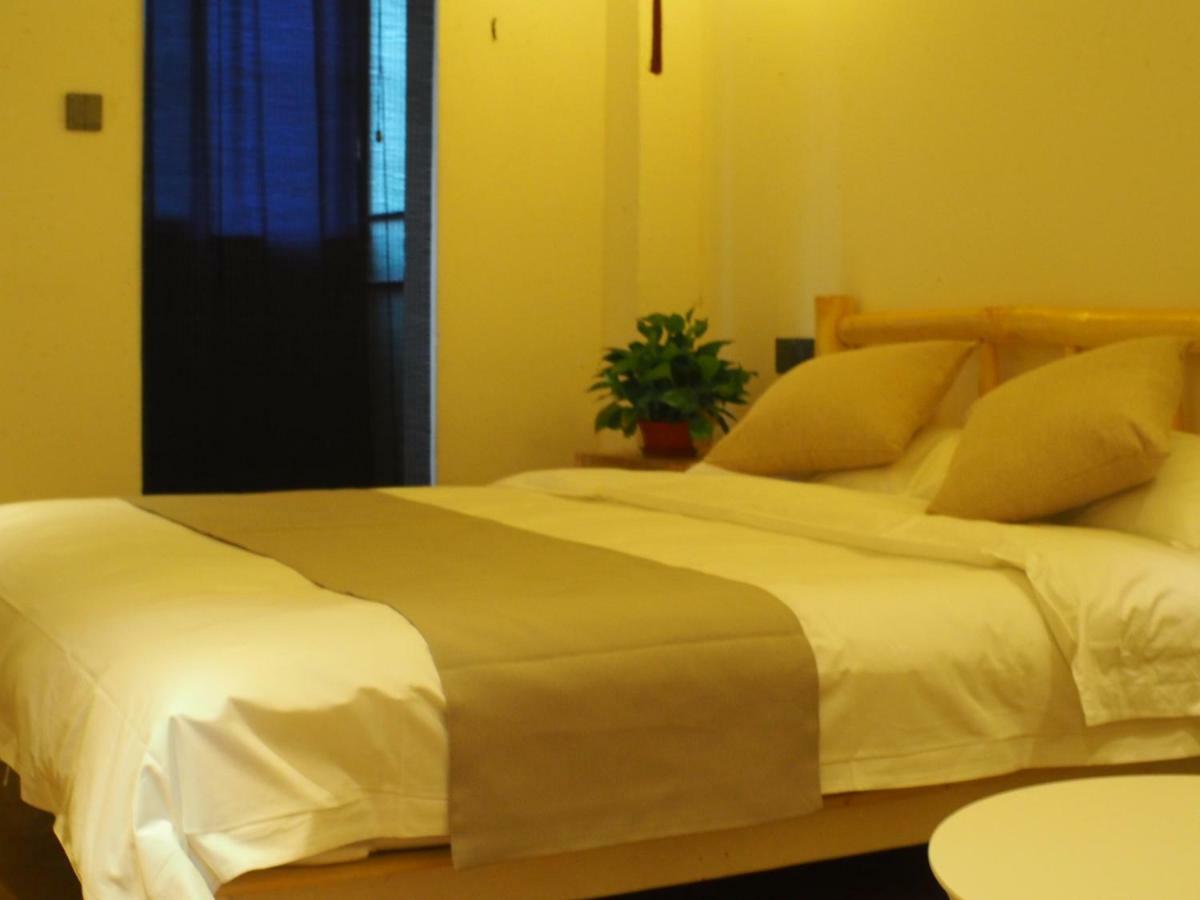 Right Here Hotel دونهوانغ المظهر الخارجي الصورة