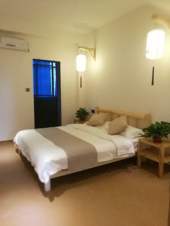 Right Here Hotel دونهوانغ المظهر الخارجي الصورة