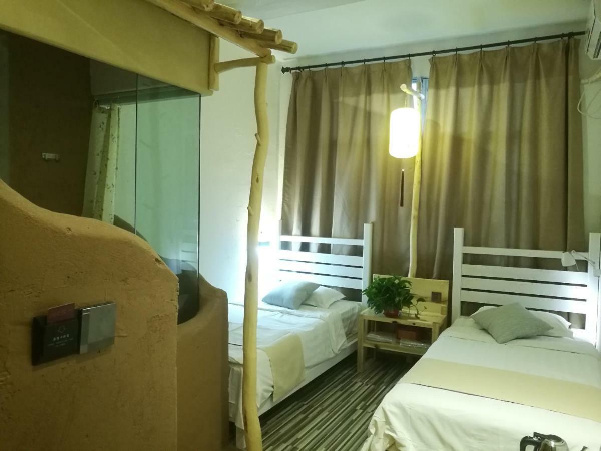 Right Here Hotel دونهوانغ المظهر الخارجي الصورة