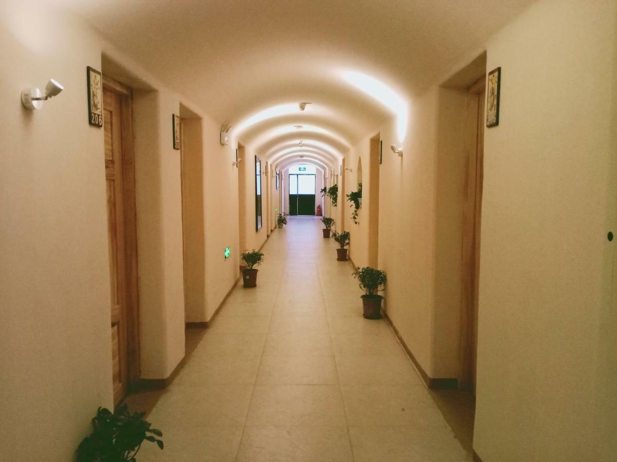 Right Here Hotel دونهوانغ المظهر الخارجي الصورة